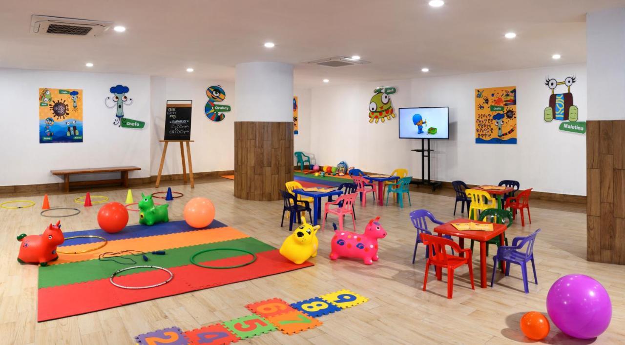 Hs Hotsson Hotel Acapulco Buitenkant foto A classroom at the school