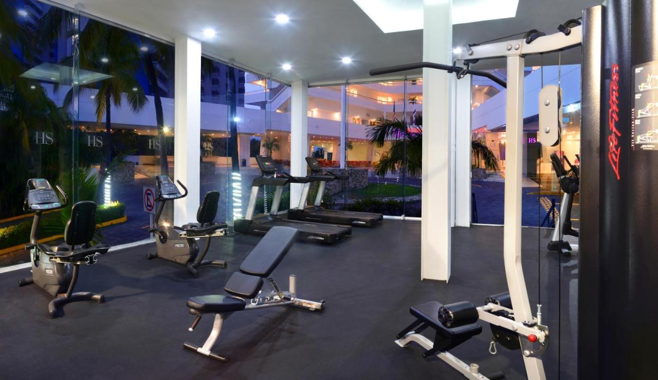 Hs Hotsson Hotel Acapulco Buitenkant foto A gym at a resort