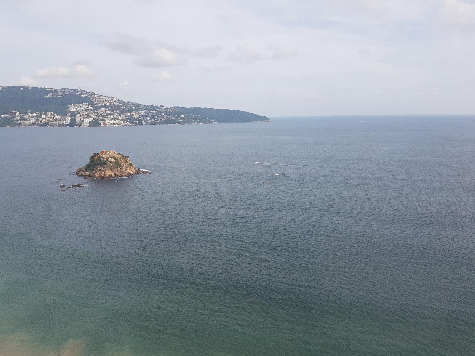 Hs Hotsson Hotel Acapulco Buitenkant foto View of the island