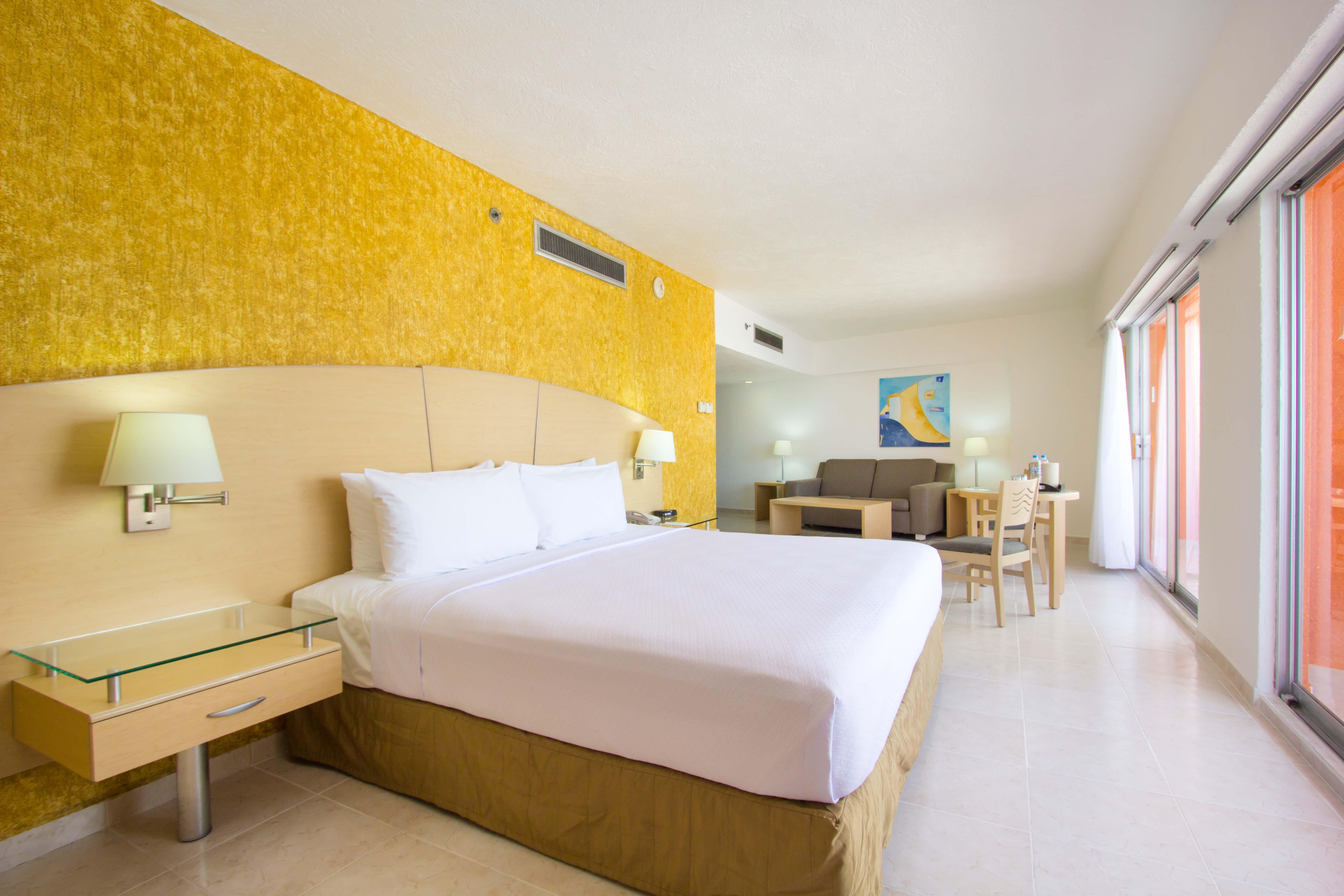 Hs Hotsson Hotel Acapulco Buitenkant foto A room at the hotel