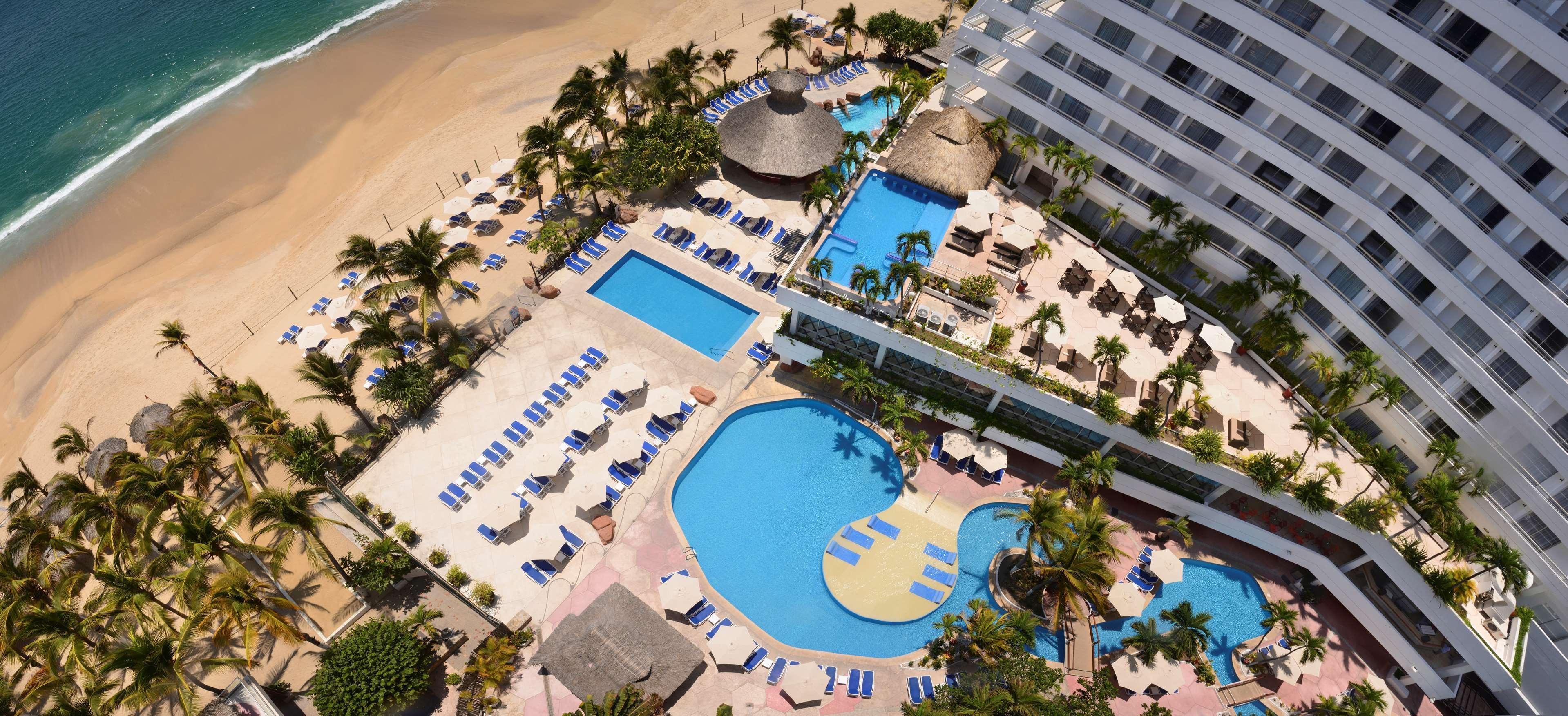Hs Hotsson Hotel Acapulco Buitenkant foto Aerial view of the pool area