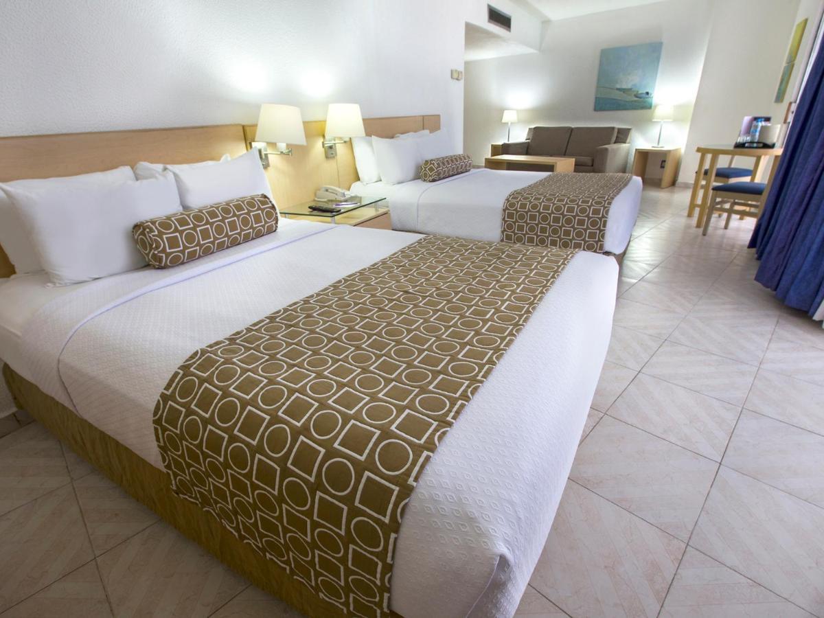 Hs Hotsson Hotel Acapulco Buitenkant foto A guest room at the Hilton San Diego Bayfront